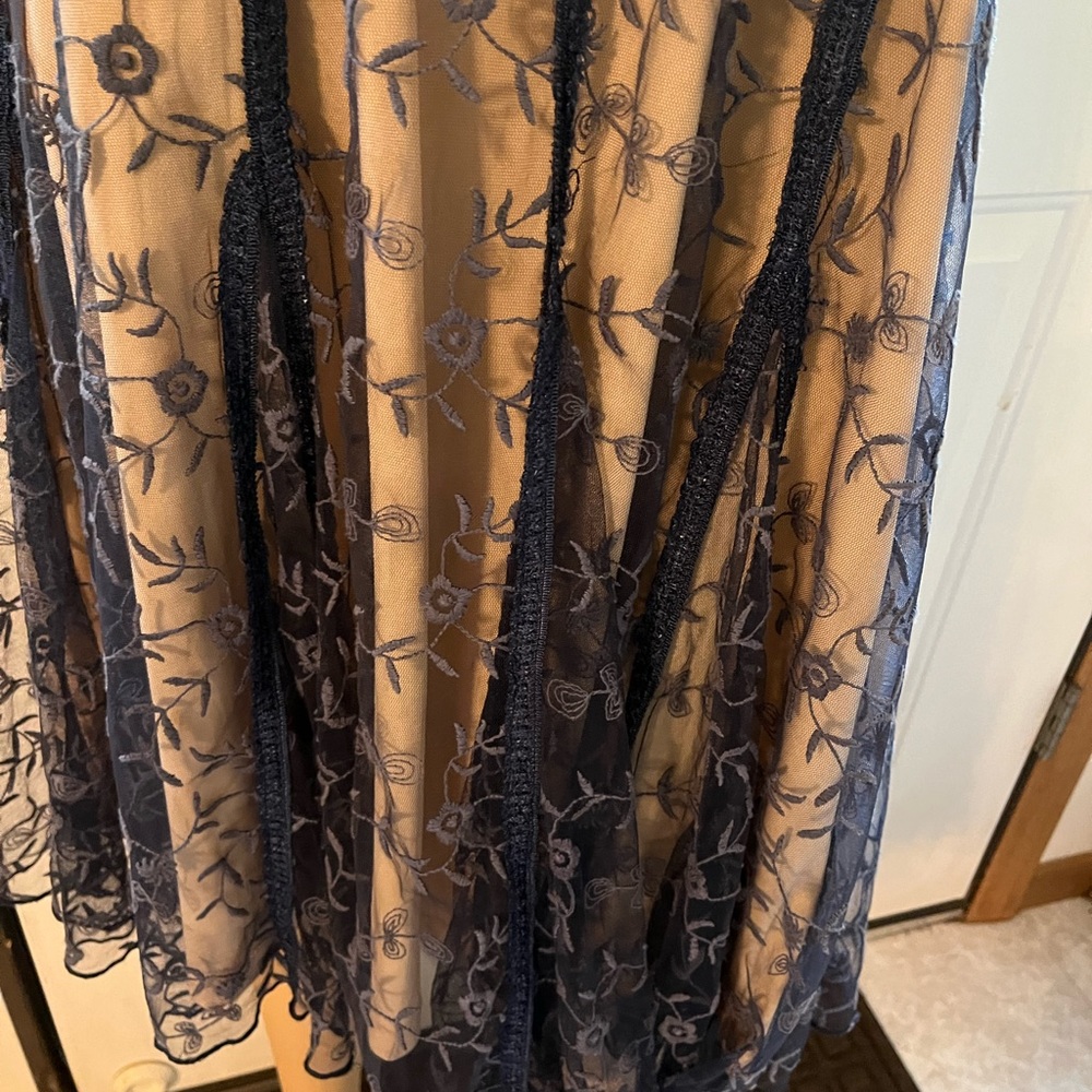 Absolutely beautiful dress size 10 fully lined - Picture 3 of 12